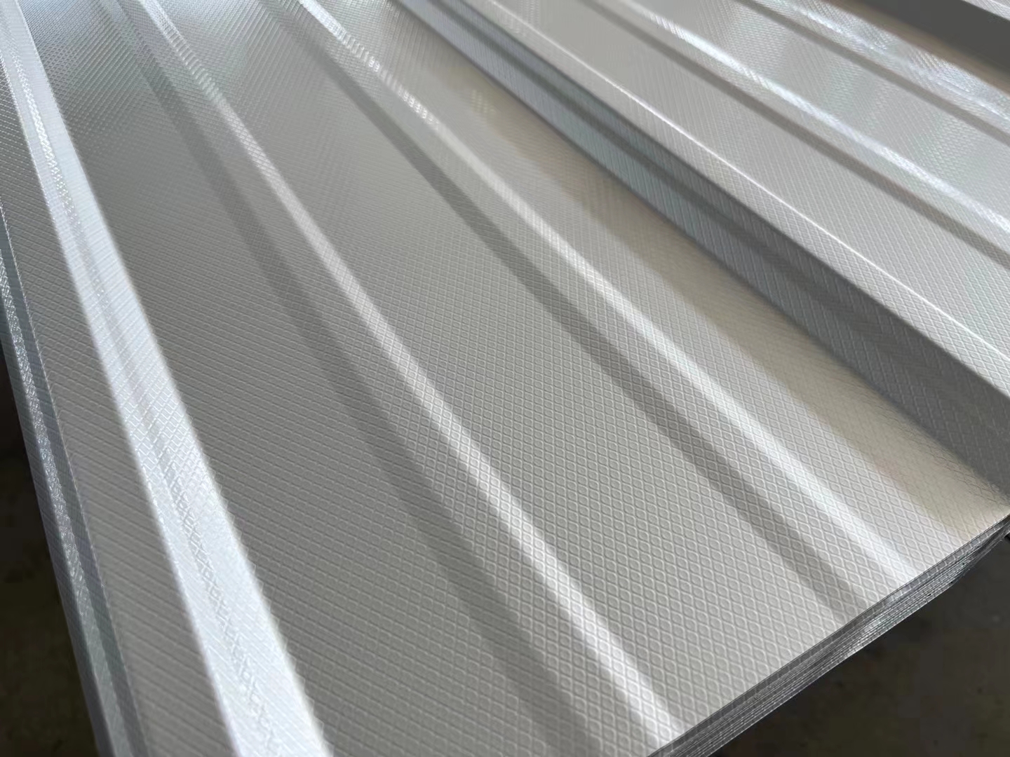 納米防腐彩鋼(gāng)瓦 納米防腐彩鋼瓦(wǎ)